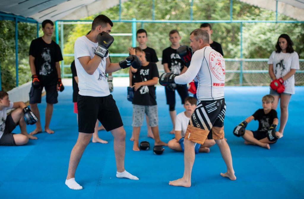 Тренировка по боксу в летнем лагере в Болгарии
